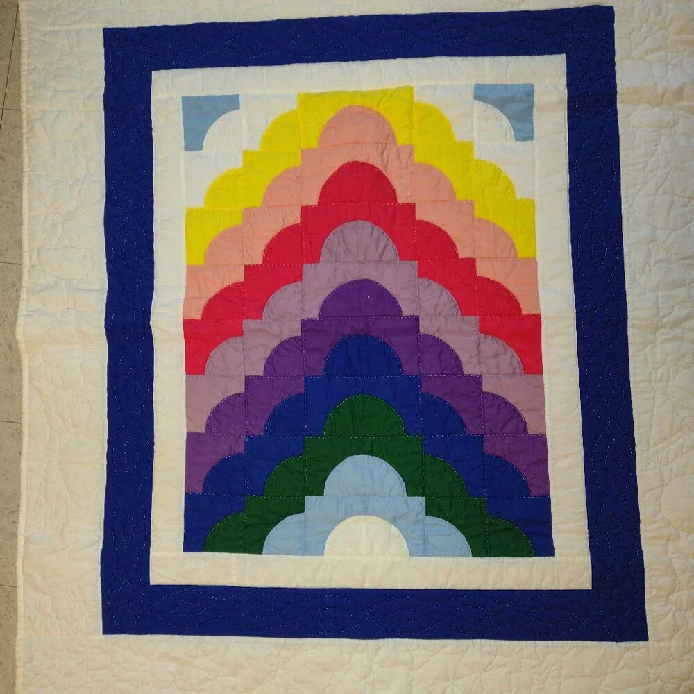 NEW Handmade Stunning Rainbow Baby Quilt/Wall Hanging w Detailed Hand Quilting
